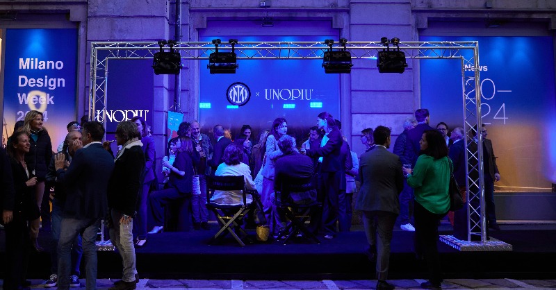 Inter's tweet photo. In occasione della #MDW24, Inter e Unopiù hanno vissuto un momento importante presentando l’iconica seduta da regista Ginger: innovazione, lifestyle, entertainment e design hanno preso vita all’evento esclusivo al flagship store di Via Pontaccio 9 ✨⚫️🔵
#IMDesign #InterXUnopiù