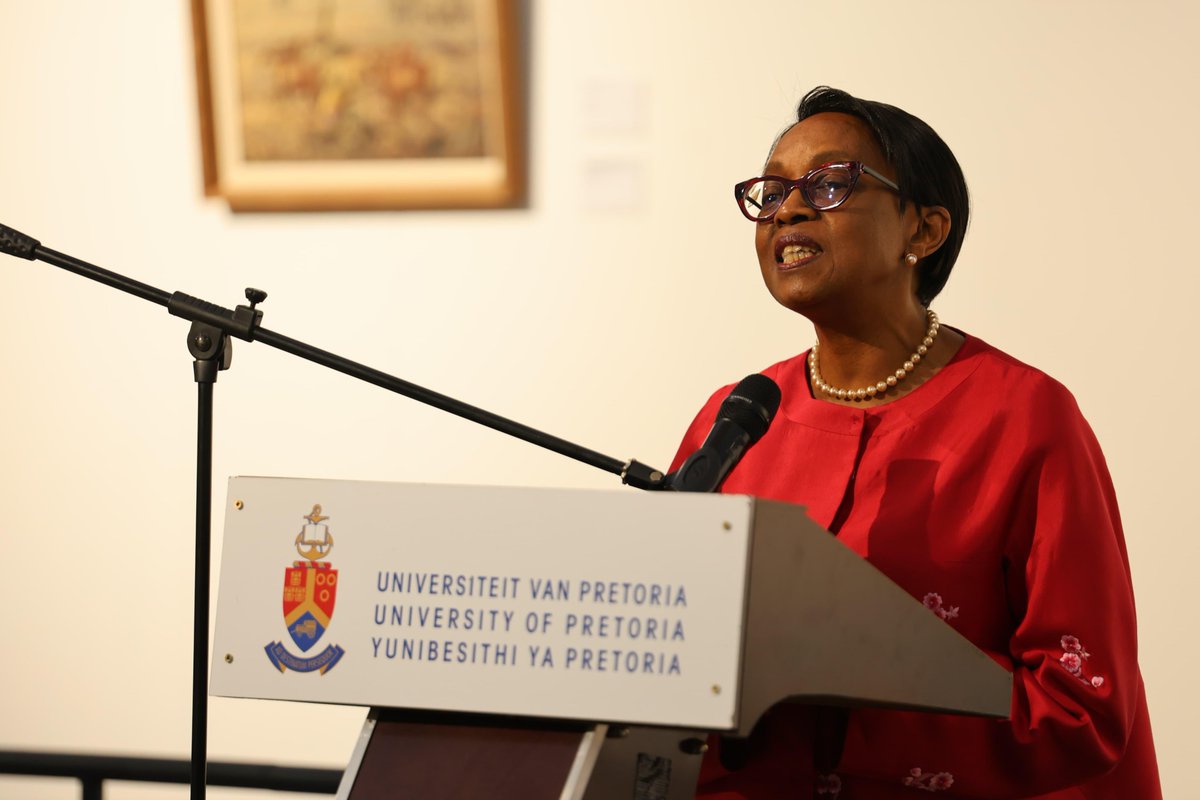 Grateful to @Faculty_HSUP at University of Pretoria for the warm reception & insight into its knowledge generation that contributes to advancing #health in Africa and beyond. Truly honoured to have received an honorary doctorate from the university.