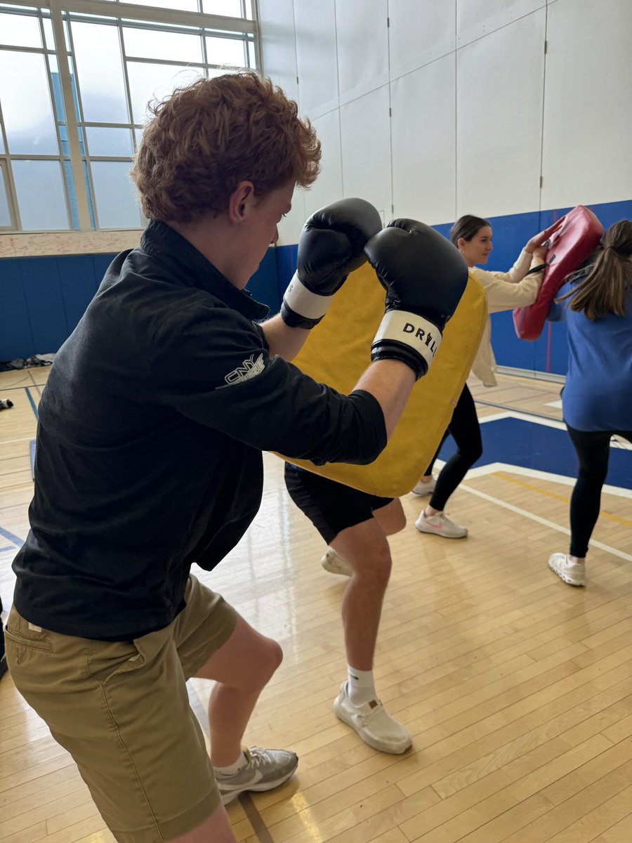 Thank you to Officer Heise who held self defense classes for our seniors today!! Have a great break everyone!! ☀️
