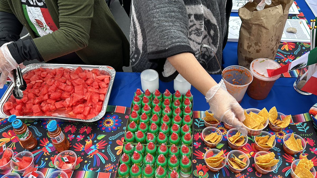 PS 36 is in the house repping Mexico for the #D8MulticulturalFair. Stop on by to enjoy a sampling of Salsa con Nachos, Sandia con Tajin y Pelon Pelo Rico!