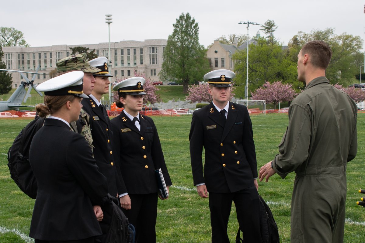 Once a year, the @USMC visits the academy to set up static displays for mids to experience first-hand the equipment they use on the ground and in the air. Hospital Point was particularly cool with all of their helos and pilots. #marinepilots #flymarinecorps