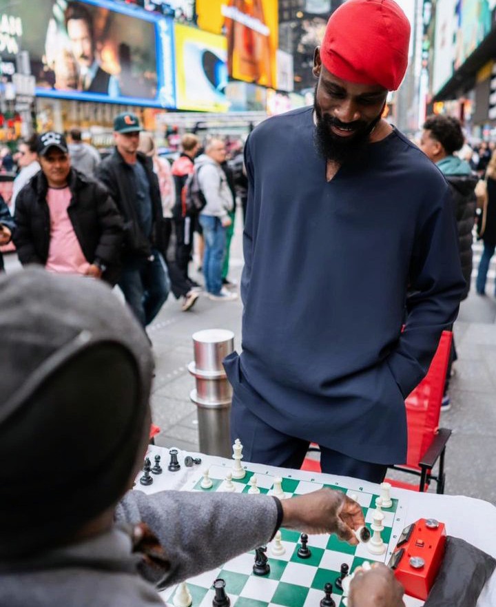 mdundomusicng's tweet image. 52 hours and @Tunde_OD, is still going strong and we're rooting for him. A win for him is definitely a win for us all. Weldone Champion 🏆 
#ChessMarathonForChange
#TundeChessMarathon 
#Chessinslumsafrica