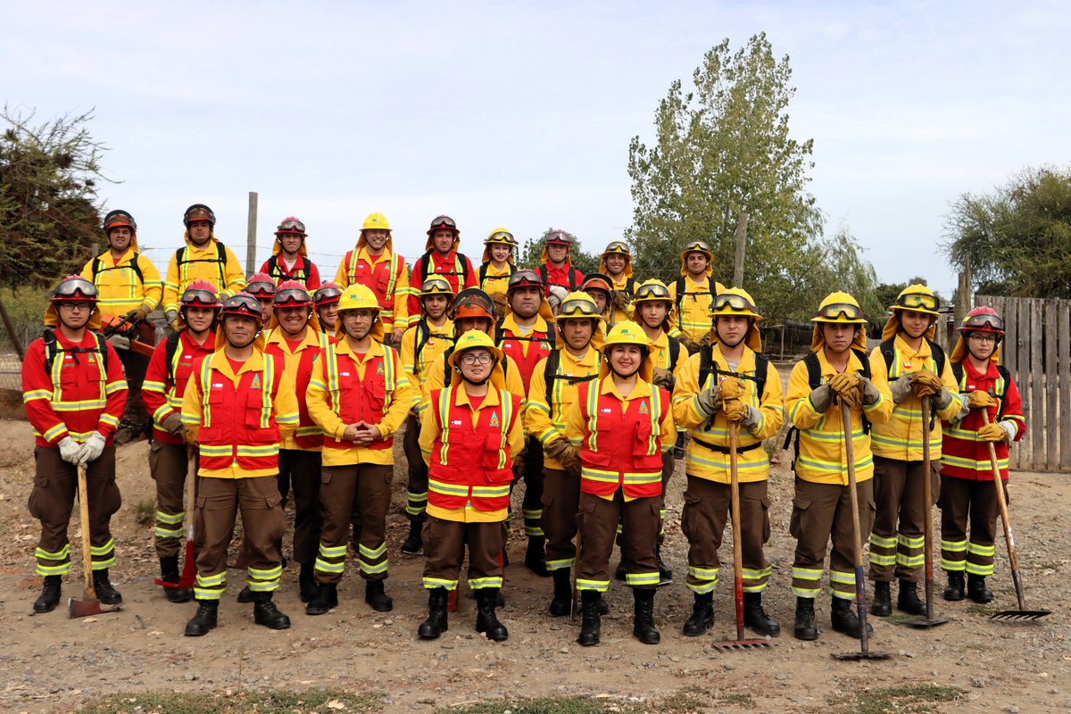 👉A través de las brigadas Maqui 6 y Maqui 11, la Corporación Nacional Forestal del #Maule estuvo presente en la celebración de los 230 años de la comuna de📍#Pencahue, junto a diversas instituciones y la comunidad local en homenaje al trabajo realizado en el combate de 🔥