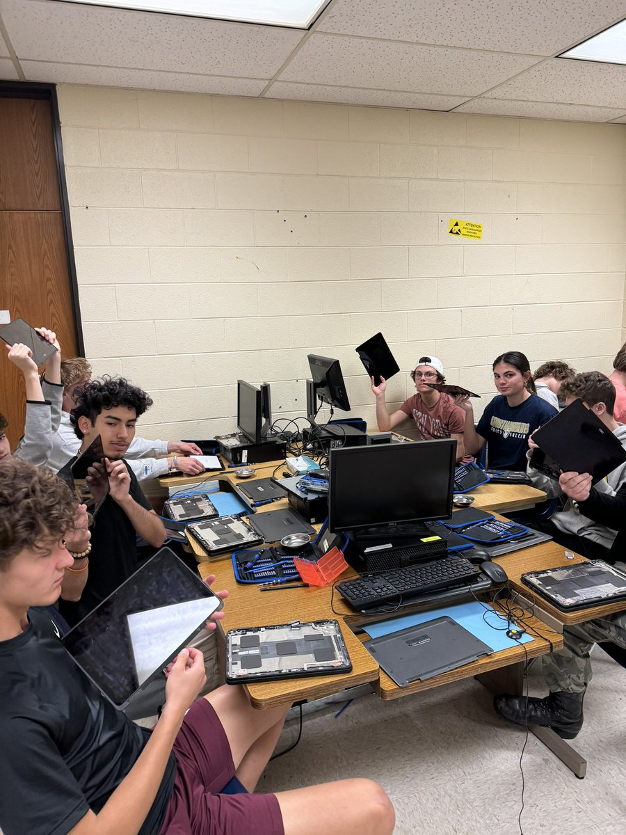 Had a great time having Mrs. McMinn’s students take apart and put back together Chromebooks today <a href="/CHSBlueDemons/">CHSBlueDemons</a>   We may be recruiting for our IT team 😀 <a href="/mcps_va/">MCPS</a>