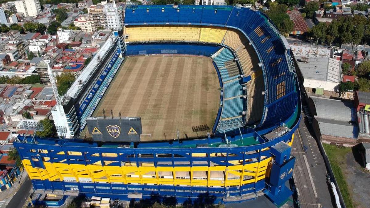 Les paso a recordar que el estadio de River solo, tiene más capacidad que el de Racing y el de boca juntos. Nada, eso.