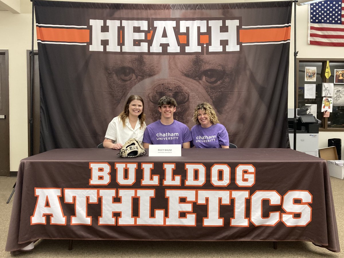 HEATHHS_AD's tweet photo. Congratulations to Riley Baum, Nash Hayes, Landon Montgomery &amp; their families on their signing to compete at the next level! Riley @ChathamUBase Nash @BethanyWVgolf  &amp; Landon @CapMenSoccer #810 #BulldogElite #BulldogsLEAD #HowYaLivin #42 https://t.co/NjKsOL8FbW