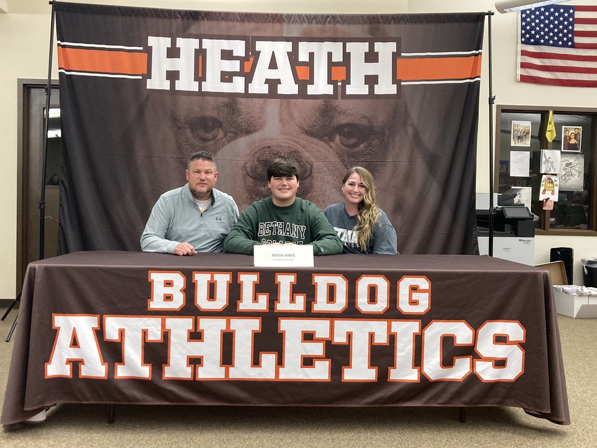 HEATHHS_AD's tweet photo. Congratulations to Riley Baum, Nash Hayes, Landon Montgomery &amp; their families on their signing to compete at the next level! Riley @ChathamUBase Nash @BethanyWVgolf  &amp; Landon @CapMenSoccer #810 #BulldogElite #BulldogsLEAD #HowYaLivin #42 https://t.co/NjKsOL8FbW