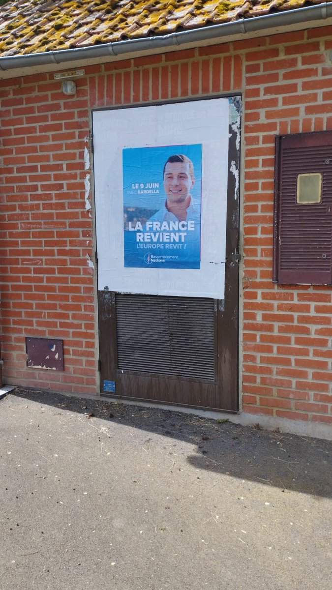 BilletRibeiro's tweet photo. 📊📈Nous sommes mobilisés, dans la Somme nos équipes sont présentes sur le terrain. 🇲🇫
➡️ Rejoignez-nous pour militer !
Ensemble, le 9 juin c'est la Victoire
#votezbardella #regionHdF #rn80 #VivementLe9Juin #somme #détermination #agriculture #jeunes #souveraineté
@rn_hdf 🇲🇫 https://t.co/02UlMZ1siC