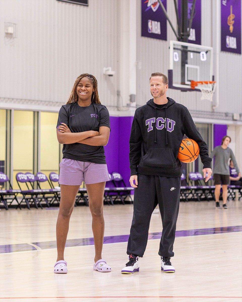 To coach Hebard, thank you 🙏 Wishing @RuthyHebard24 all the luck in the world as she begins year five in the WNBA with the @minnesotalynx We will always be grateful for the year you spent on staff and for everything you did to support our players #GoFrogs