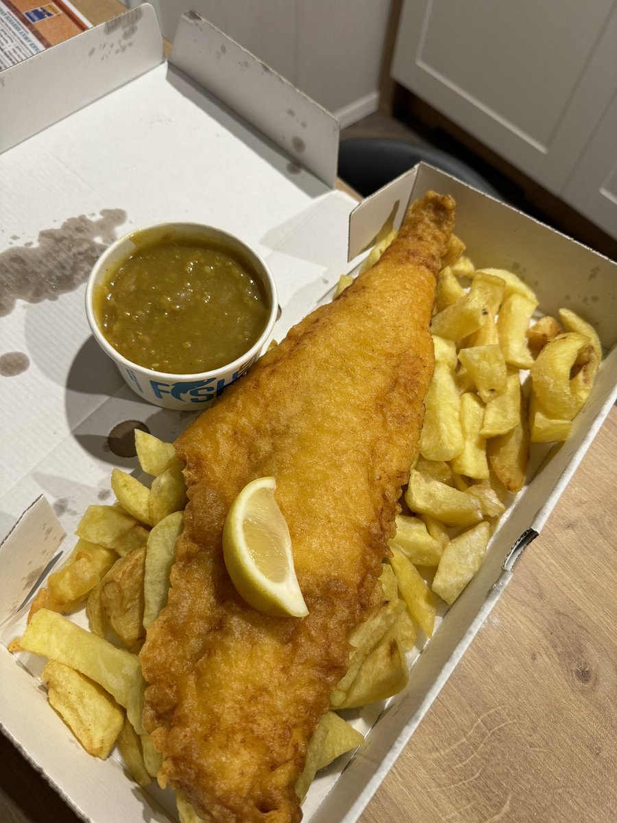 As you all voted Fish and Chips I had to do it again while here on my holiday in the Caravan 😂😂

The Bosses #FoodPorn #Food #Bosh #FishAndChips
