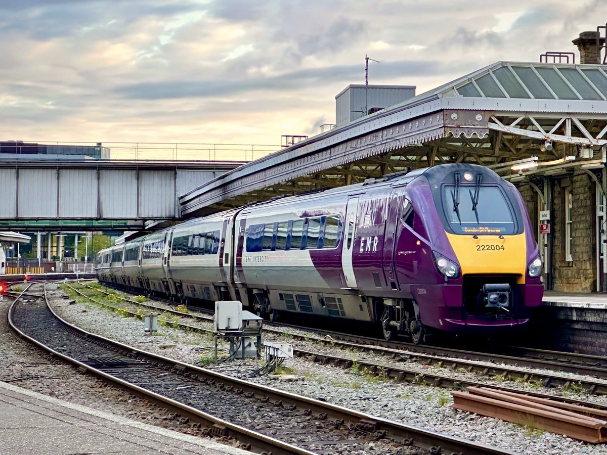 Bombardier #Class222 222004, which bore the name ‘CITY OF SHEFFIELD’ under National Express-operated #MidlandMainline, stands ready to work EMR InterCity 1C17 0700 Sheffield > London St Pancras International #MML