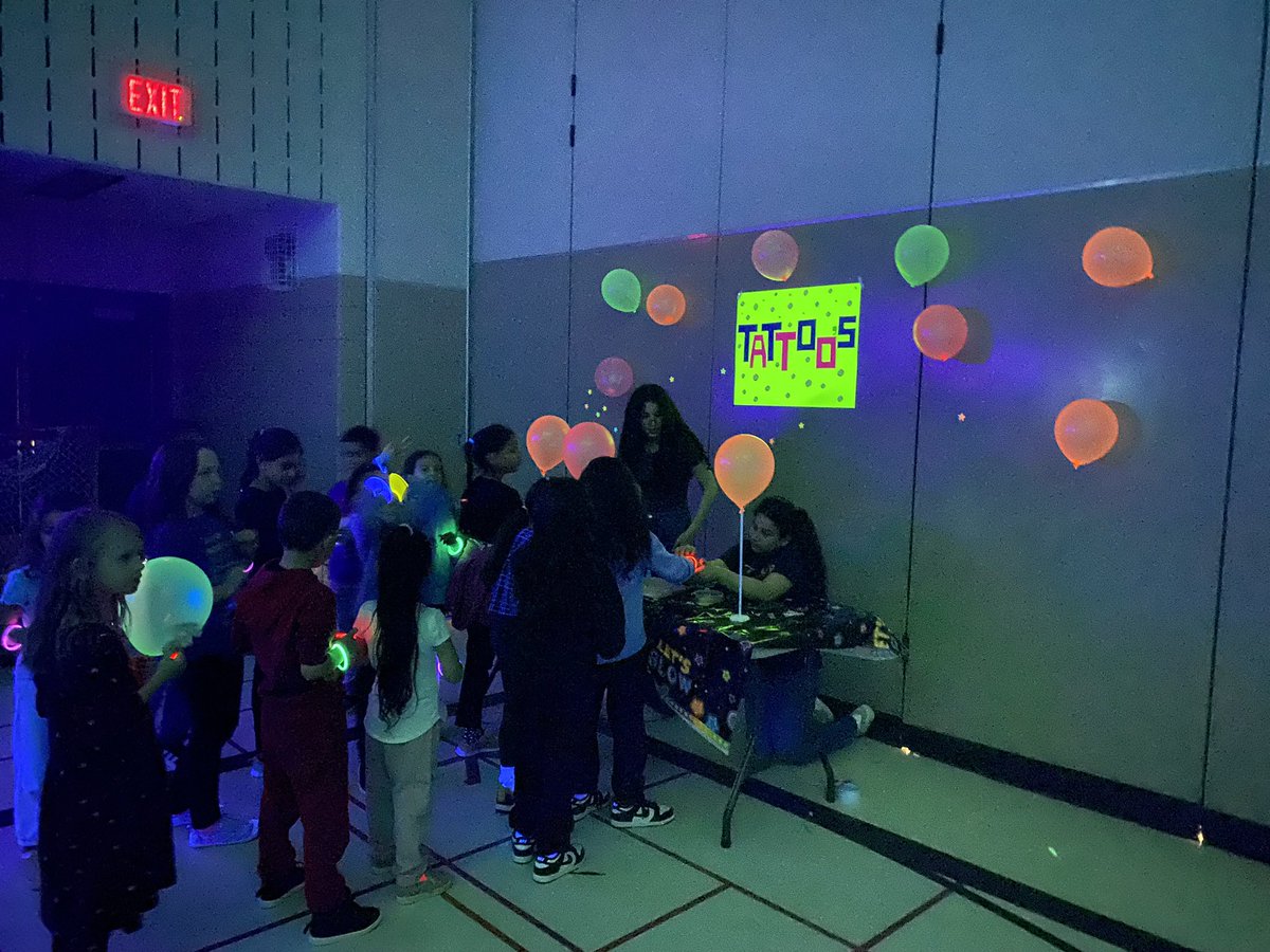 WOorcas's tweet photo. Our amazing student leaders and School Council volunteers organized and awesome Grade 1&amp;2 Glow Dance today! It was so much fun to dance, sing and have fun with our friends! #orcaproud https://t.co/CwyjOzXR5n