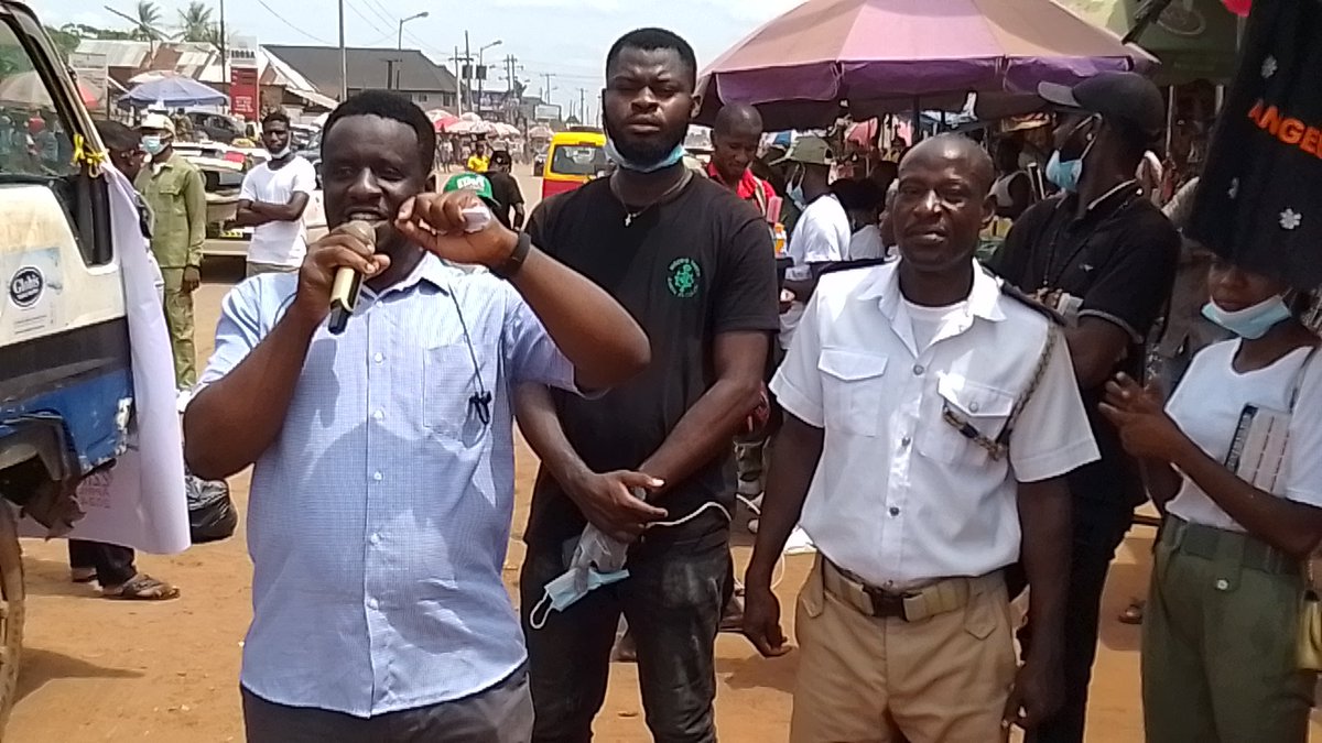 SEGEFGroup's tweet photo. On the first day of NGEi's two-day celebration of #WorldEarthDay, we educated members &amp; vendors of Egor Community Market on the impact of plastic waste on the environment &amp; our health, as well as proper recycling methods.

More pictures &amp; videos from our engagement coming soon... https://t.co/ag8JkFruRj