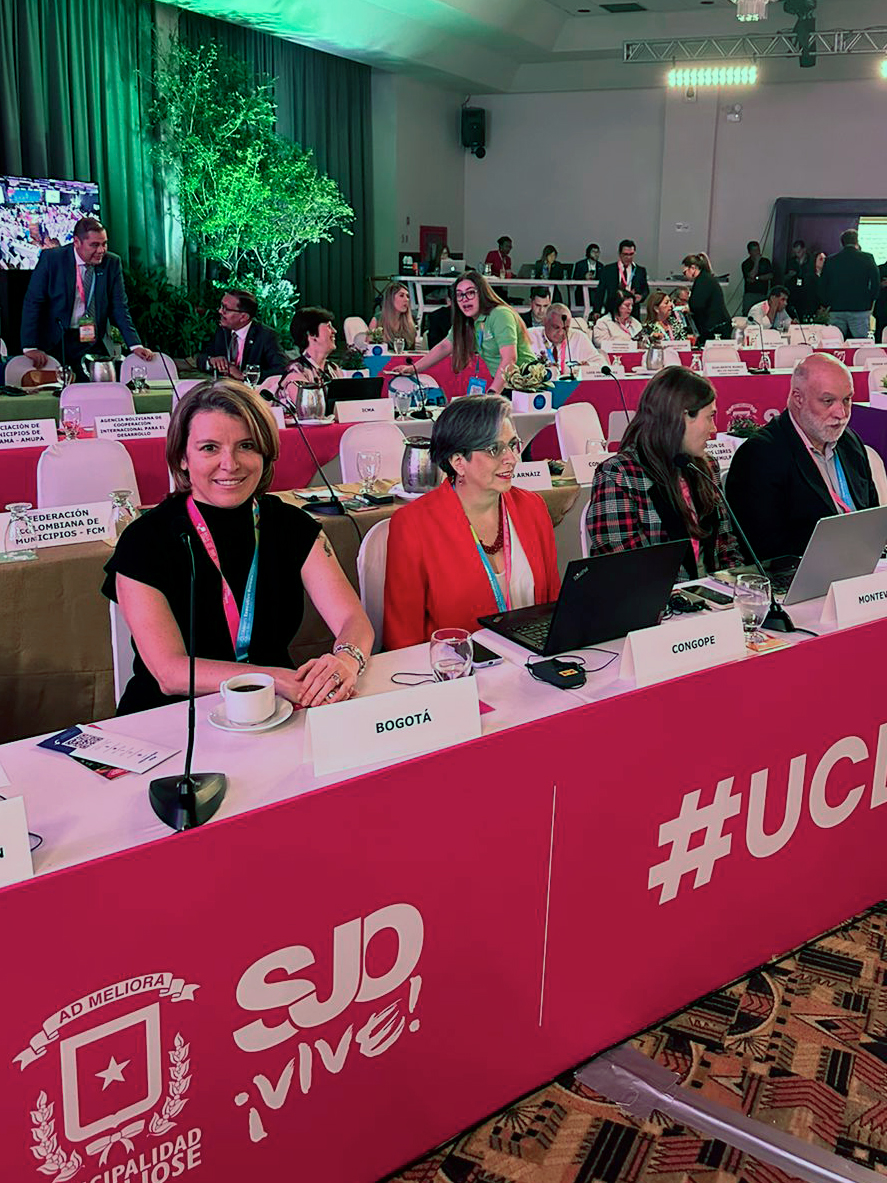 La Consejería de Realciones Internacionales representa a Bogotá en el Bureau Ejecutivo @uclg_org, Organización Mundial de Ciudades y Gobiernos Locales Unidos, en San José de Costa Rica 🇨🇷. 🌎Esta red es la principal plataforma global de multilateralismo local. #uclgmeets 1/3⬇️