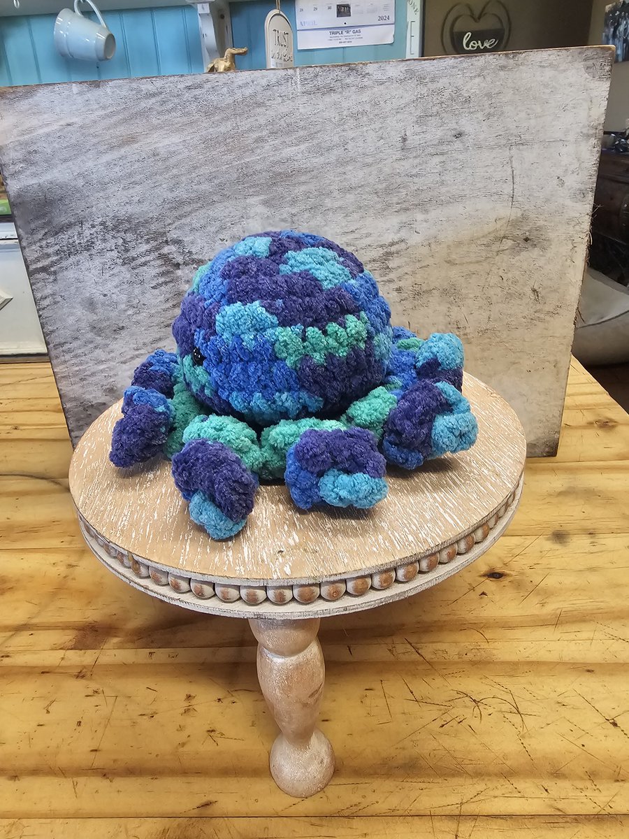 Spooky_Lys's tweet photo. I made a new octo for my etsy 🐙🐙

https://t.co/r9z0IgdSNd

#crochet #art #etsy #handmade #octopus https://t.co/ut5VkZsAlm