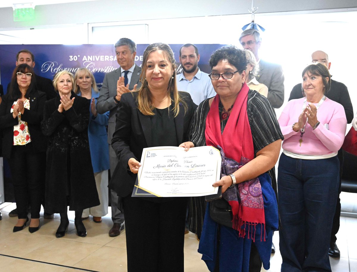 Rendimos hoy un merecido y justo homenaje a las mujeres convencionales constituyentes de 1994 en #Chubut. Como resultado de la aprobación de un proyecto presentado por la diputada @AguileraMAndrea y acompañada por todos los legisladores provinciales, se nombró “Mujeres