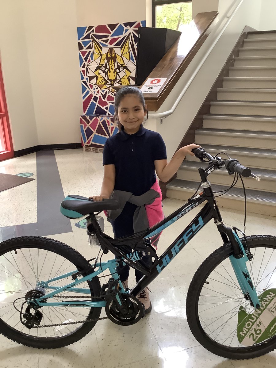 Congratulations to Emily Hernandez for winning the perfect attendance raffle!

¡Felicitaciones a Emily Hernandez por ganar la rifa de asistencia perfecta!