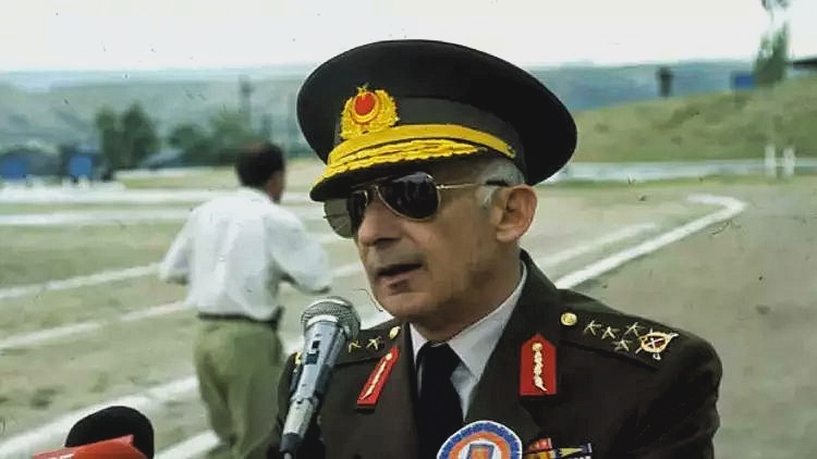 militerenstitu's tweet photo. Orgeneral Teoman Koman

“Bu dincilerde hiç Allah korkusu yok.”