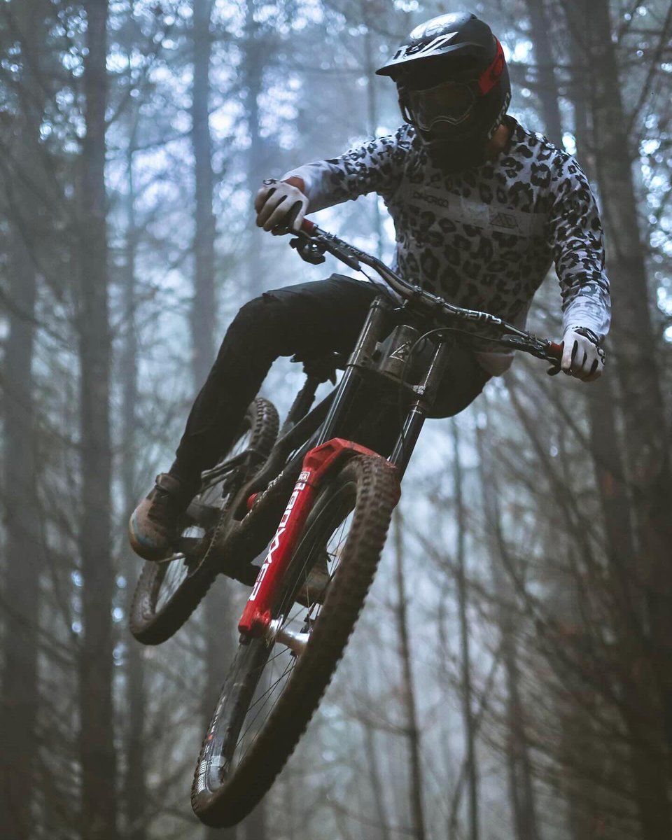 Once you’ve reached your destination, you’ll be able to see even farther 🚲📷

Credits to @magnusmanson 📷🔥

Check out our collection@Corkicycleco ⚙️

#corkicycleco #downhill #biking #mtb #mtblife #sports  #foxracing #redbull