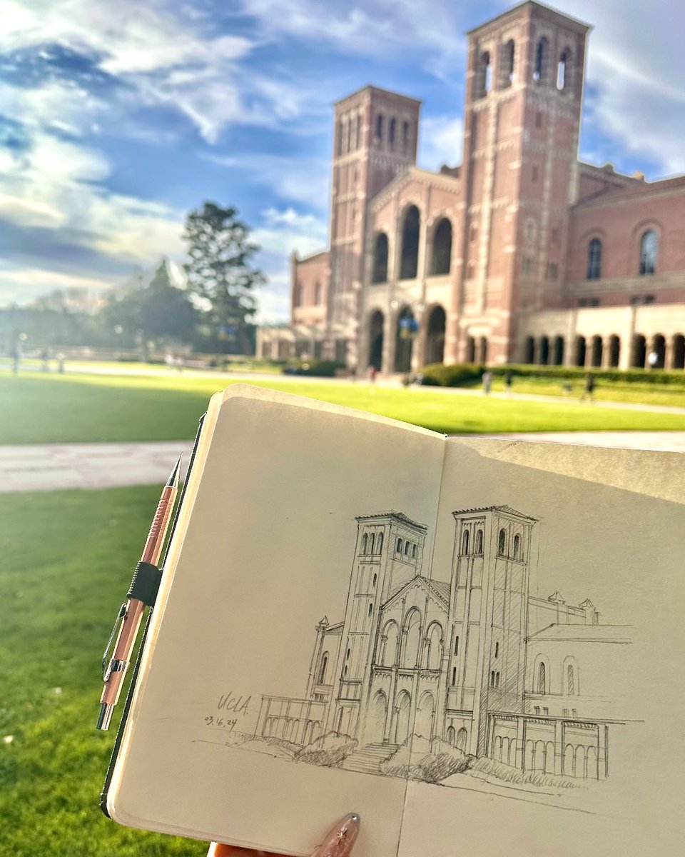 A campus so beautiful on the page and to the eyes. 🎨 💙 💛