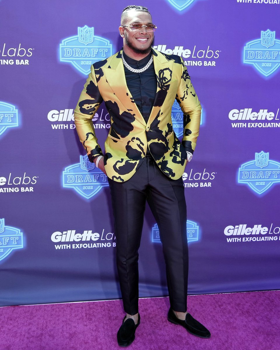 SNFonNBC's tweet photo. Draft Day fits never disappoint. 🔥 #NFLDraft https://t.co/bU9dnEqnKF