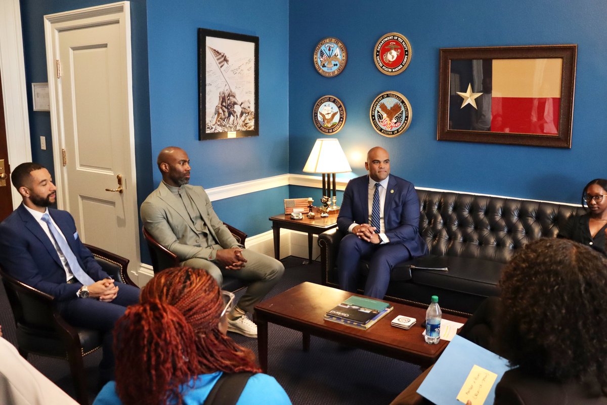 The gun violence epidemic has devastated communities in Texas and across our country for far too long. I met with @playercoalition this week to discuss how we can work toward common-sense solutions to address gun violence, and save lives.