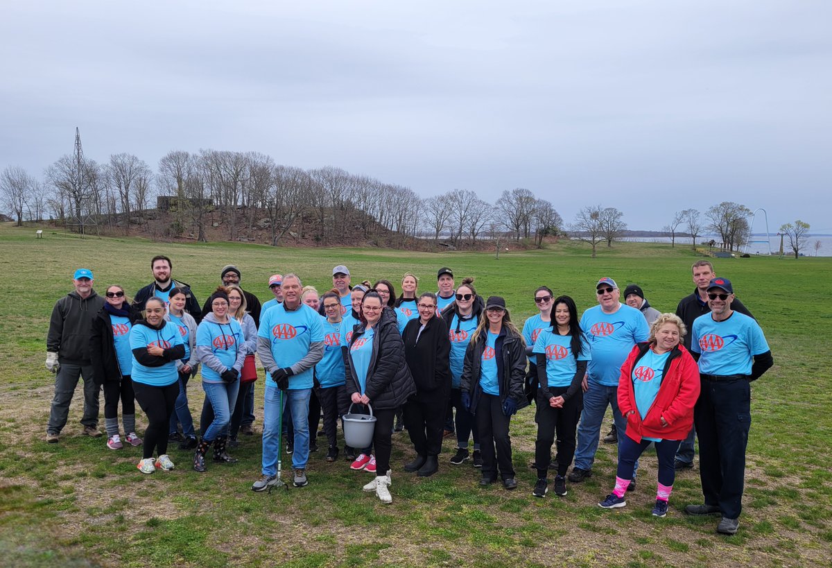 Thank you to all of our volunteers &corporate teams who participated in Save The Bay coastal cleanups this week! 4/18 Rocky Point Park - 52 volunteers, 486 lbs trash collected 4/19 Colt State Park - 40 volunteers, 328 lbs Sign up at Volunteer.SaveBay.org #savethebayri
