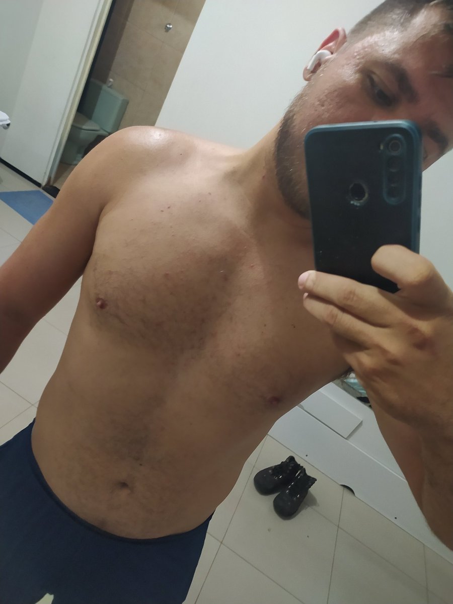 RobMFarias's tweet photo. A era peituda vem... #boygym #boy #Gymbro https://t.co/UqxjjLpbl7