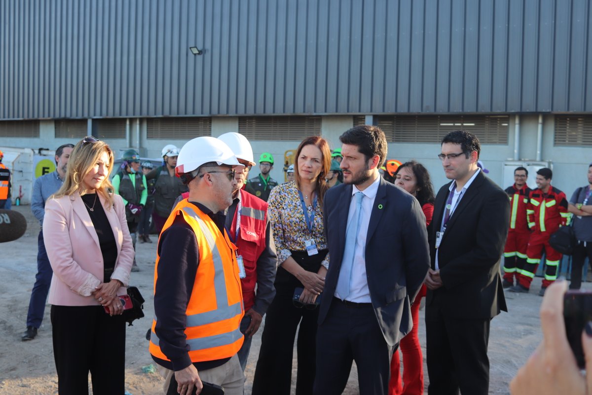 Pudahuel (Chile) presentó su candidatura a Nodo de Resiliencia de #MCR2030. Durante el recorrido con Ítalo Bravo, alcalde de Pudahuel, y Alicia Cebrián, de @Senapred, la comunidad mostró algunas de las iniciativas que llevan a cabo con el objetivo de fortalecer la resiliencia.