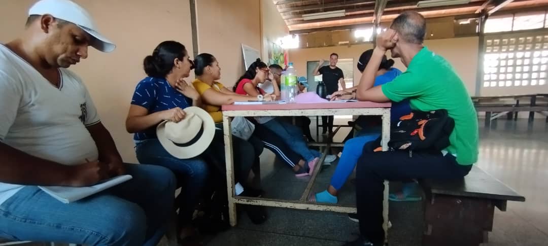 SomosUnem's tweet photo. #Entérate 🗣️|| En el contexto del Diplomado Patrimonio Inmaterial para la Calidad Educativa: La Ruta del Cacao, el equipo de Comunalización y las #ULGU Benítez, Bermúdez y Mariño del estado Sucre 📍, llevaron acabo diversos encuentros pedagógicos.
#GloriaAlBravoPueblo https://t.co/vp9y1bsrC1