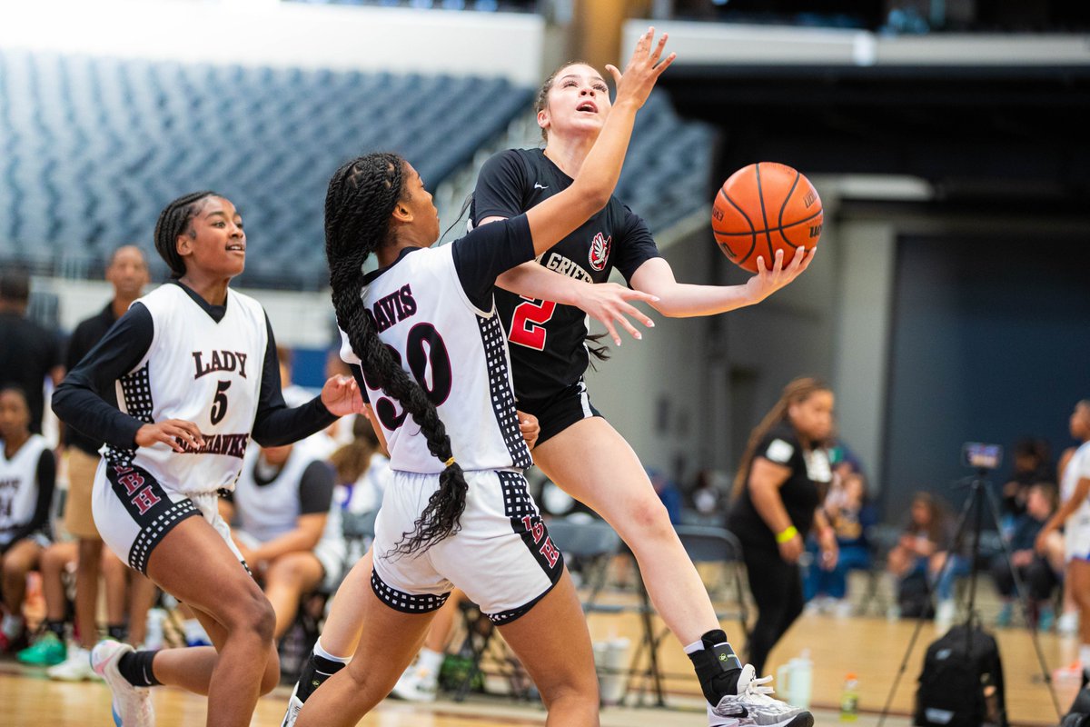 Ohio_Basketball's tweet image. Don't blink at the Heart of Texas Showcase, or you might miss the jaw-dropping plays and buzzer-beating drama that make these games pure hoops magic! 🌟💯 @ifnhoops @TeamGriffinGBB #UtahHoops @FlightAAOGBB