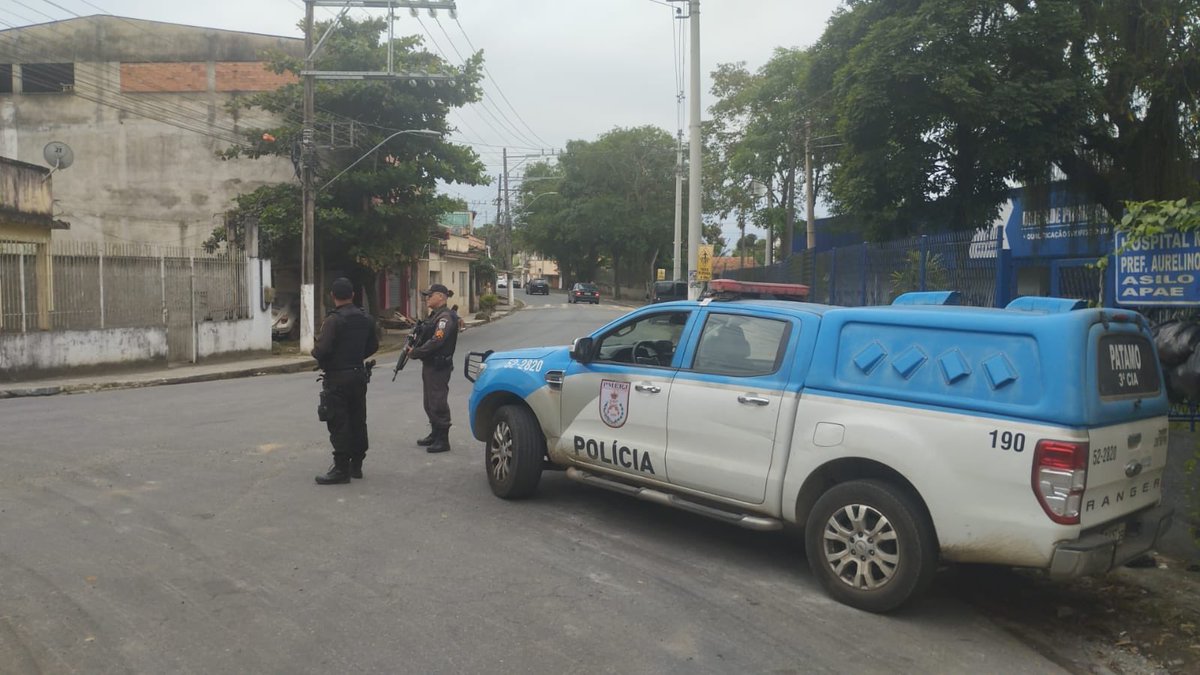 PMERJ's tweet photo. #28BPM, com a 3ª CIA, em operação na intersecção da Rua Helena Corrêa de Miranda com a Rodovia Benjamin Constant, próximo à FAETEC. #SEPM #5CPA https://t.co/EknzkJAzSB