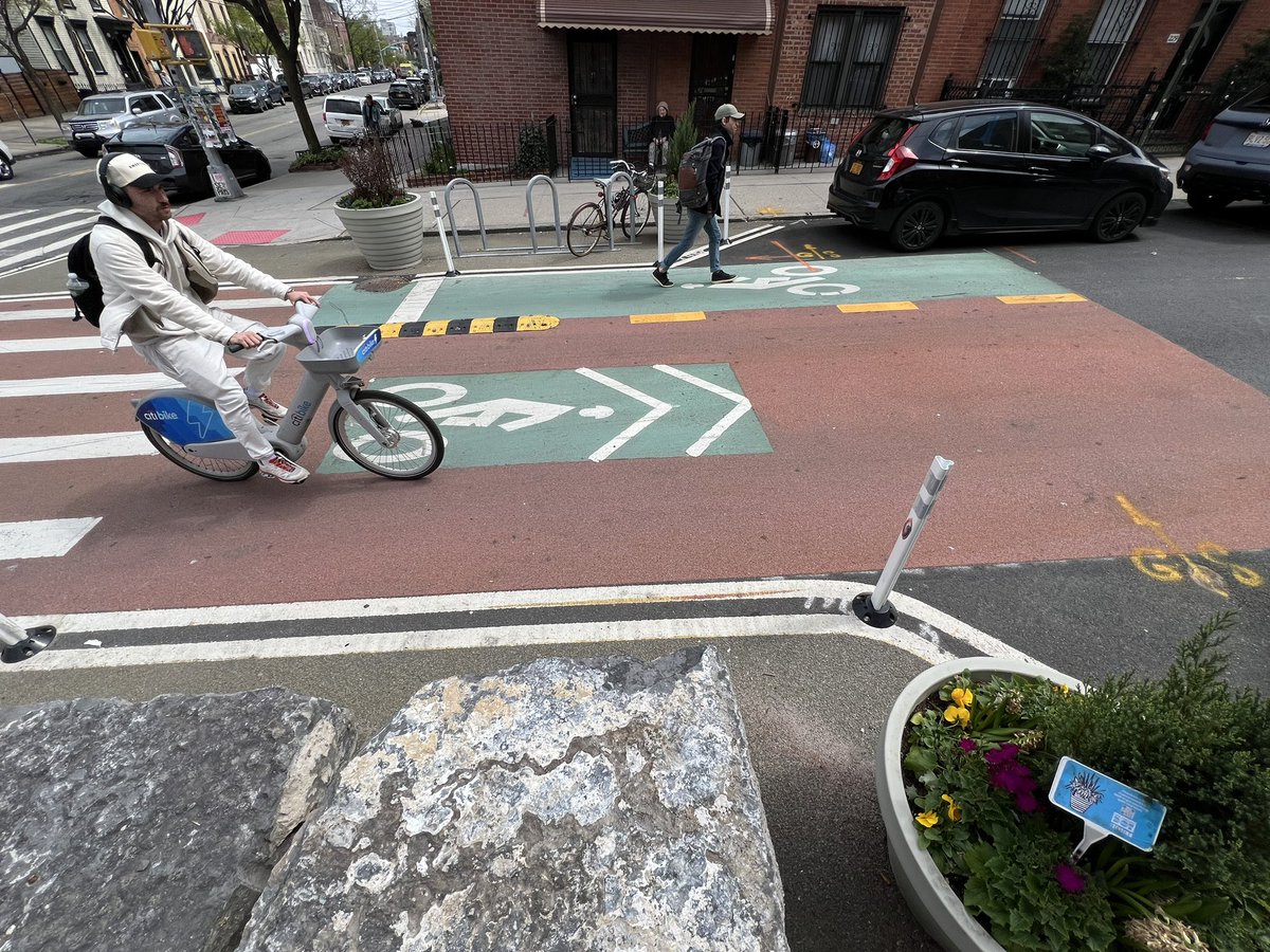 Streetfilms's tweet photo. What was I out doing today? Out collecting ample daylight footage &amp; photos. @NYC_DOT’s Berry Street has some of the most effective and pretty. #UniversalDaylighting now! @OpenPlans @chabot_jackson @EmilyChingay https://t.co/oTULBtYERw