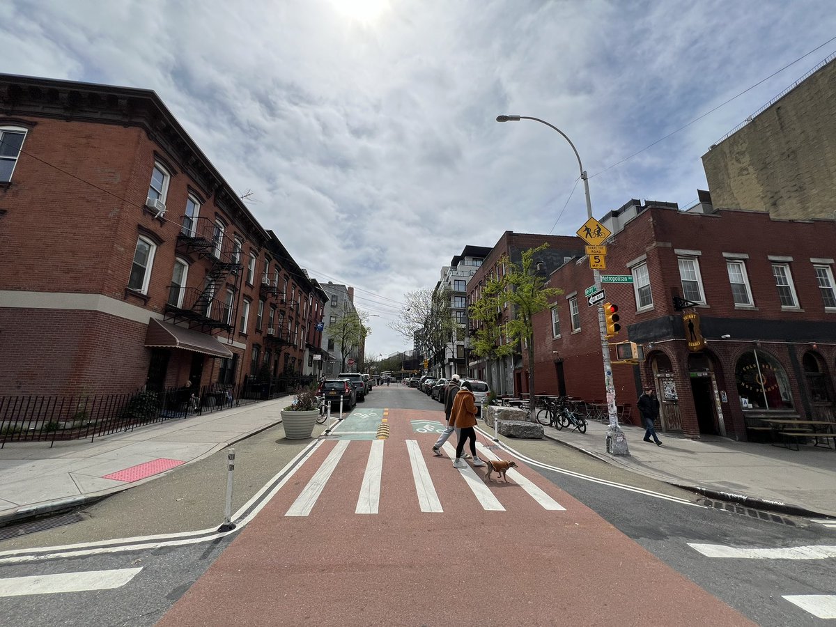 Streetfilms's tweet photo. What was I out doing today? Out collecting ample daylight footage &amp; photos. @NYC_DOT’s Berry Street has some of the most effective and pretty. #UniversalDaylighting now! @OpenPlans @chabot_jackson @EmilyChingay https://t.co/oTULBtYERw