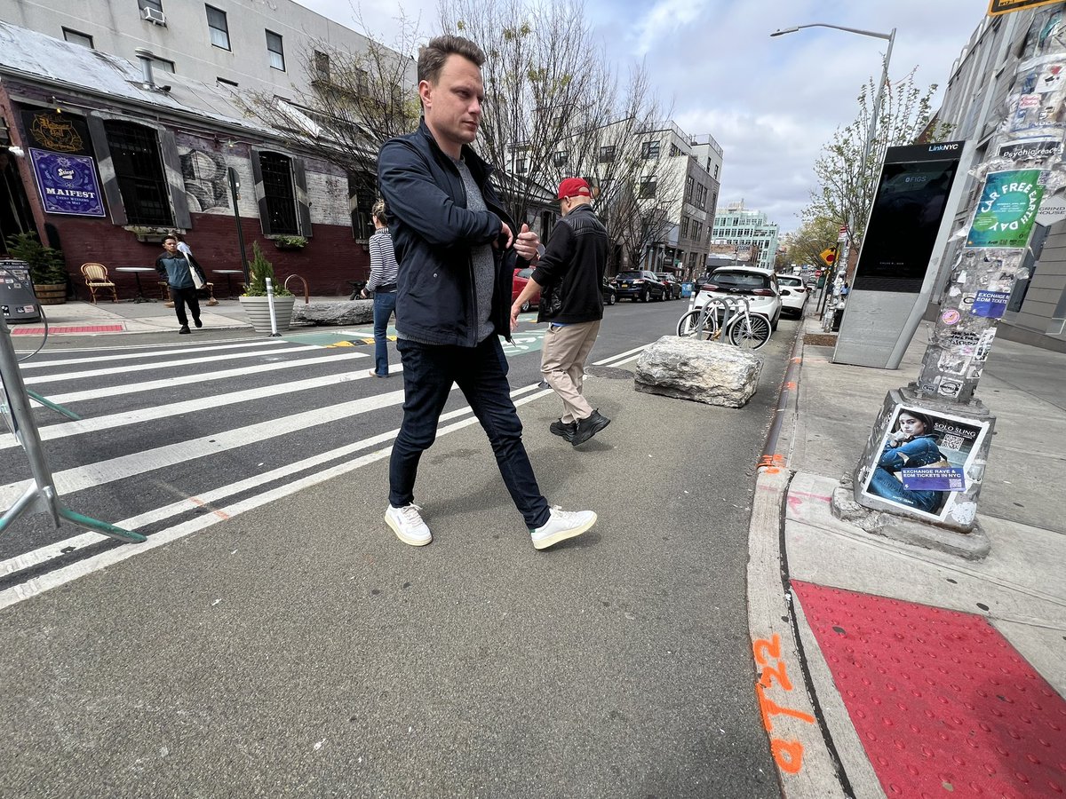 Streetfilms's tweet photo. What was I out doing today? Out collecting ample daylight footage &amp; photos. @NYC_DOT’s Berry Street has some of the most effective and pretty. #UniversalDaylighting now! @OpenPlans @chabot_jackson @EmilyChingay https://t.co/oTULBtYERw