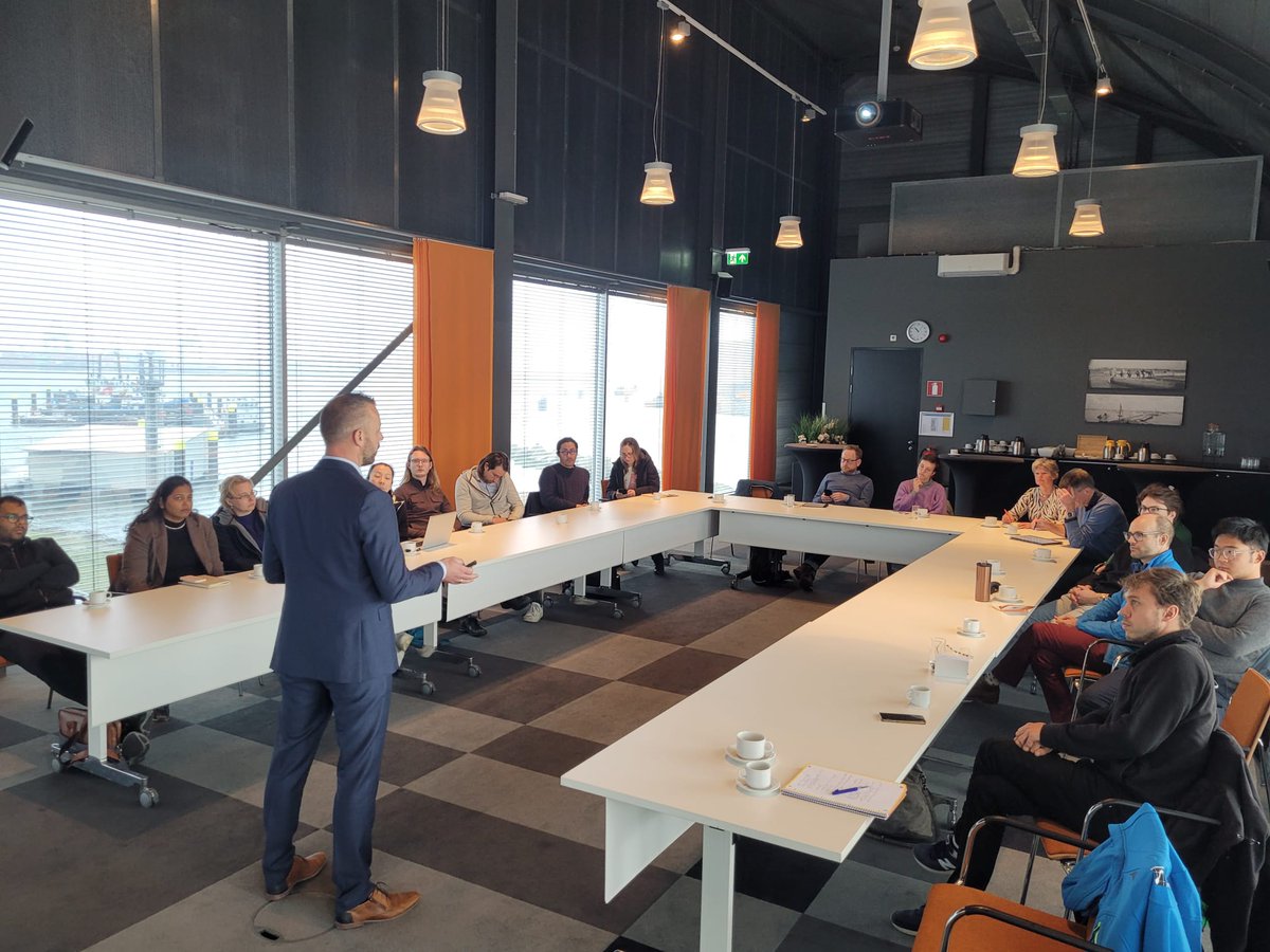 Proud to have hosted w/@_tobiaskalt an incredible &amp; stimulating workshop for our upcoming Special Issue on "Green Hydrogen in the Global South"― combined with a visit to the gigantic and impressive <a href="/PortOfRotterdam/">Port of Rotterdam Authority</a>, set to play a key role in H2 production, import, and application