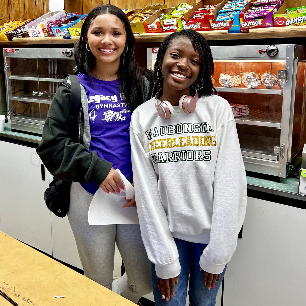 WVHS_Boosters's tweet photo. Thanks to Coach Keely and WVHS Cheer for signing up for a CONCESSIONS TAKEOVER event! They volunteered at the Middle School Track Meet! @WVHS_Boosters  appreciate your partnership and you bringing our WV athletic community together….teams helping teams! WHICH TEAM WILL BE NEXT?! https://t.co/6Ra0Zjx1Lt