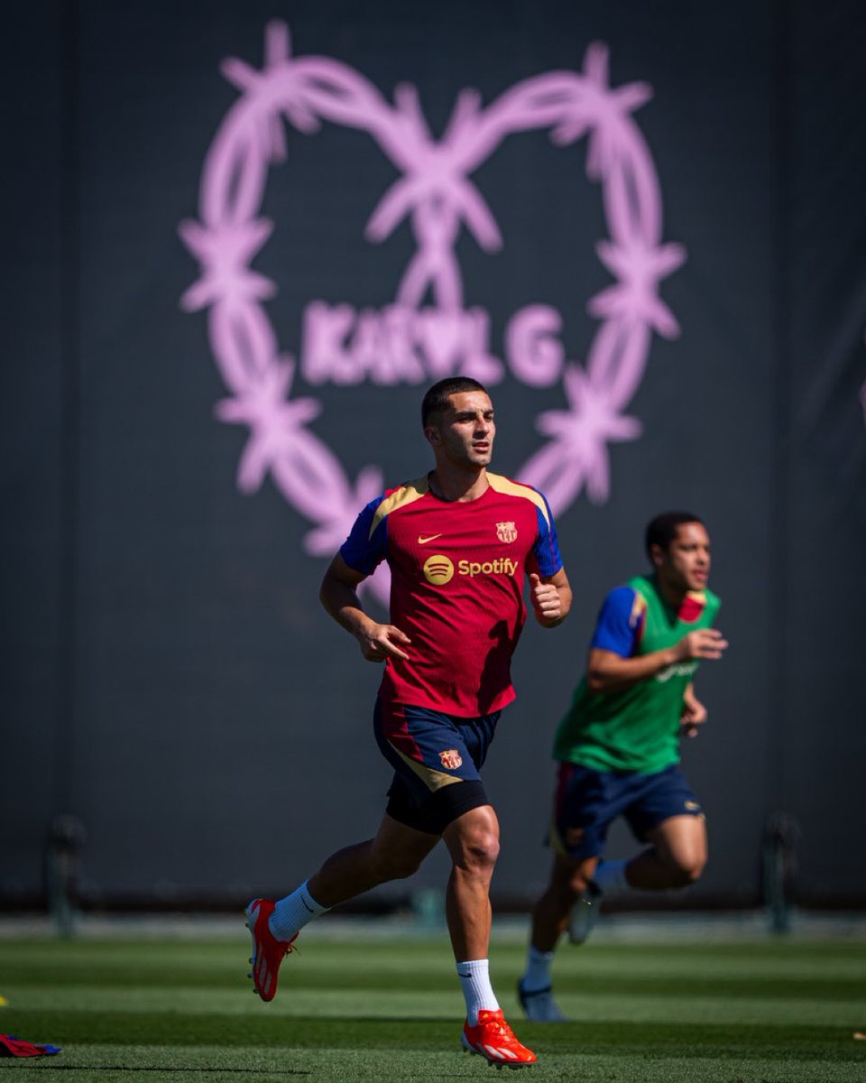 FCBarcelona's tweet photo. Training with @karolg 🩷

🎵 @Spotify https://t.co/LR7I6uS3CX