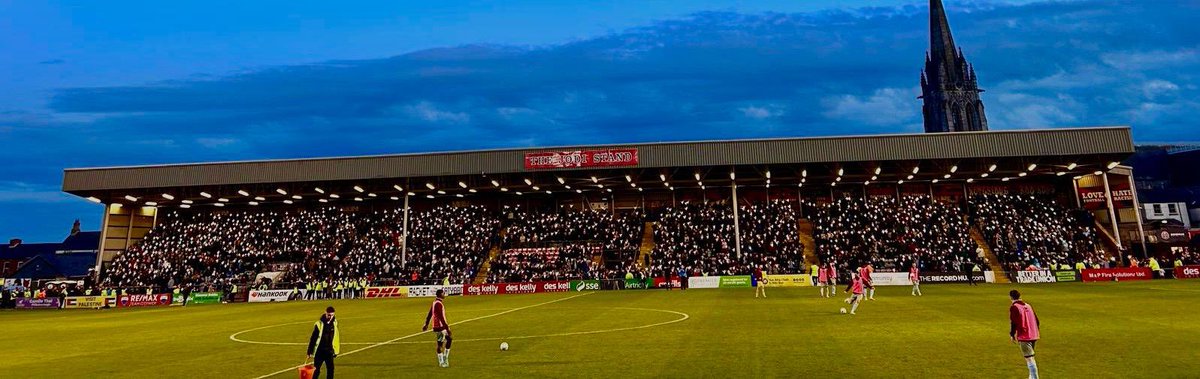 ❤️🖤 Fans at Dalymount Park tonight shone a light in memory of the 48 young people who lost their lives in the Stardust Disaster, and in solidarity with their courageous families who campaigned for justice for four decades.

Finally - #JusticeForStardust48