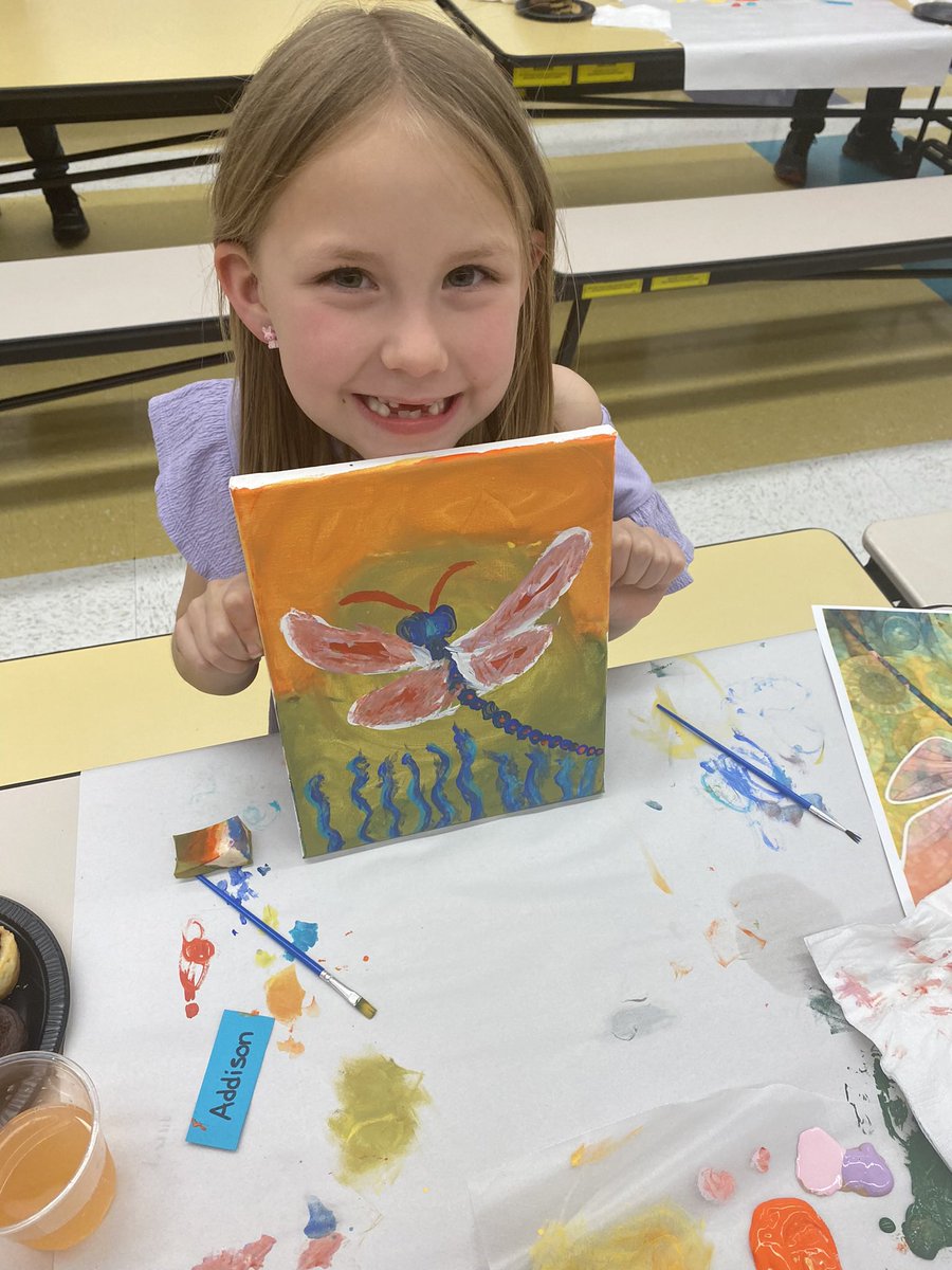 WOorcas's tweet photo. Thank you @ash_finlay13 for the countless hours spent planning our Cookies &amp; Canvas evening and our Grade 1/2 Glow Dance. So glad you are a member of the Orca community! #orcaproud https://t.co/VVAlMwfnG7
