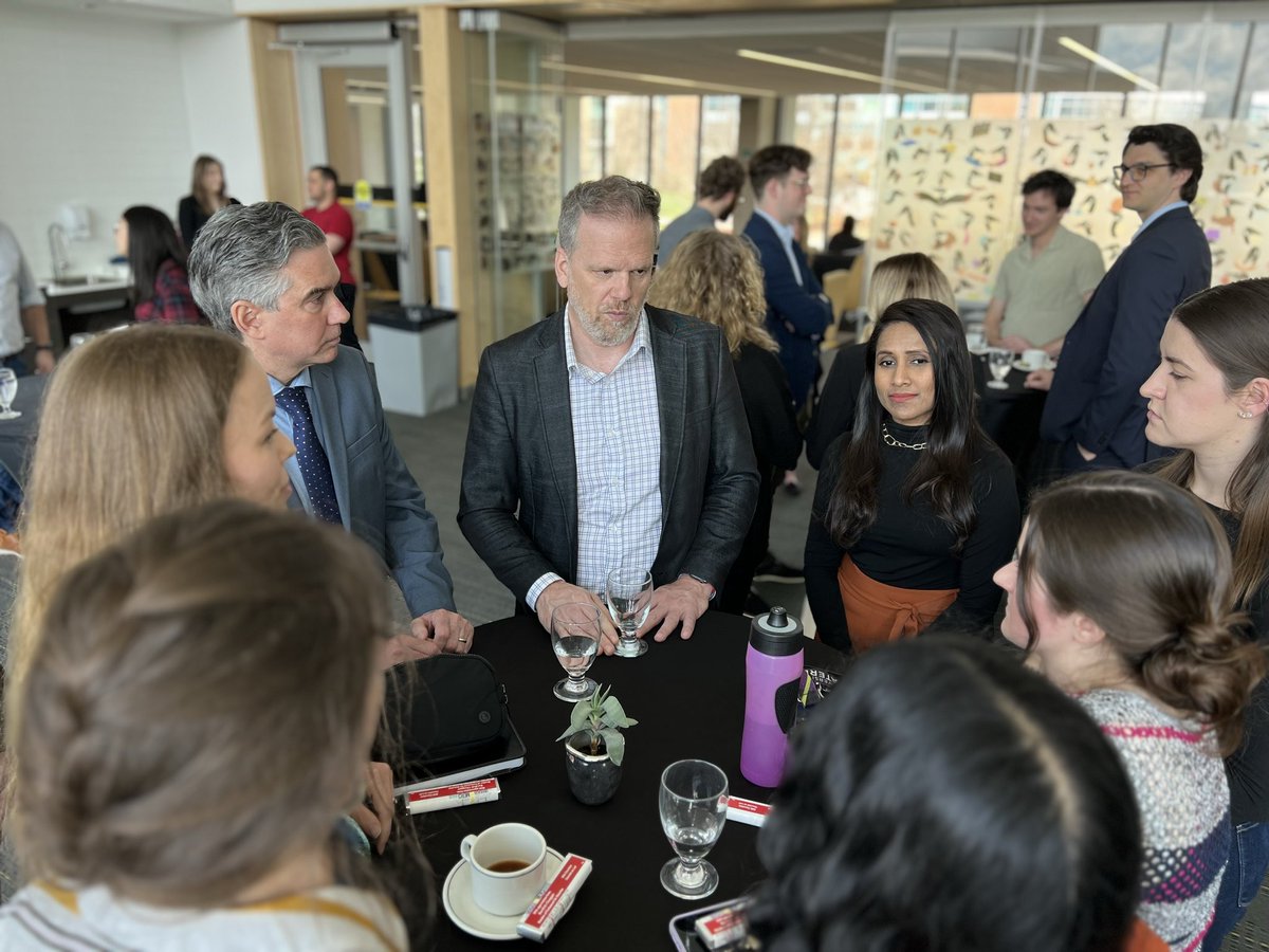 Thank you to the Honourable Mark Holland for visiting #UWaterloo today and meeting with our grad students to discuss the important investment our federal government has made to support them and Canadian research in Budget 2024.