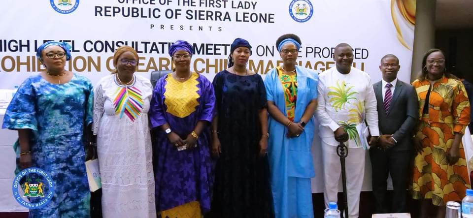 In a high level consultative meeting, Dr. @IsataMahoi works closely with @FirstLadyBio to champion critical child protection reforms,including the Child Rights Bill & prohibition of child marriage. Together, they strive for a brighter future for children.#ChildRights #SierraLeone