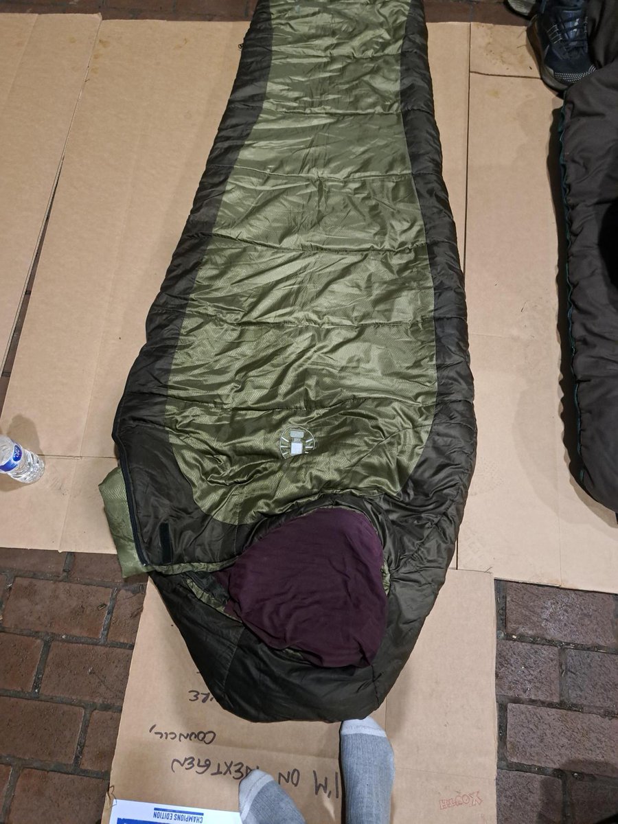 HummingbirdLaw's tweet photo. Hummingbird Lawyers LLP proudly celebrates the selfless  spirit of one of its own, Alissa Winicki, who gave up her comfort, and the warmth of her bed, to sleep the night on the streets,  aimed at raising money for the homeless youth. 

#Community #MakeADifference #LegalHero https://t.co/tbjKGkPJo3