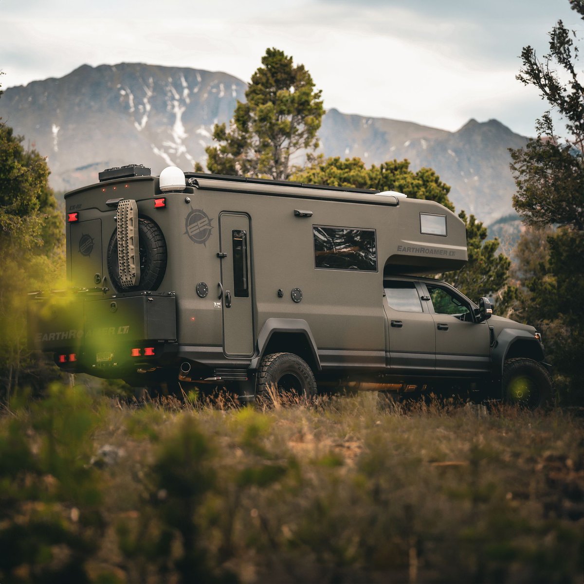 Out in the wilderness is where we want to be 🌲
·
·
·

#earthroamer  #offroad4x4 #expeditionvehicle #campinglife #overlanding #4x4life #4x4trucks #vanlife #vanlifeadventures