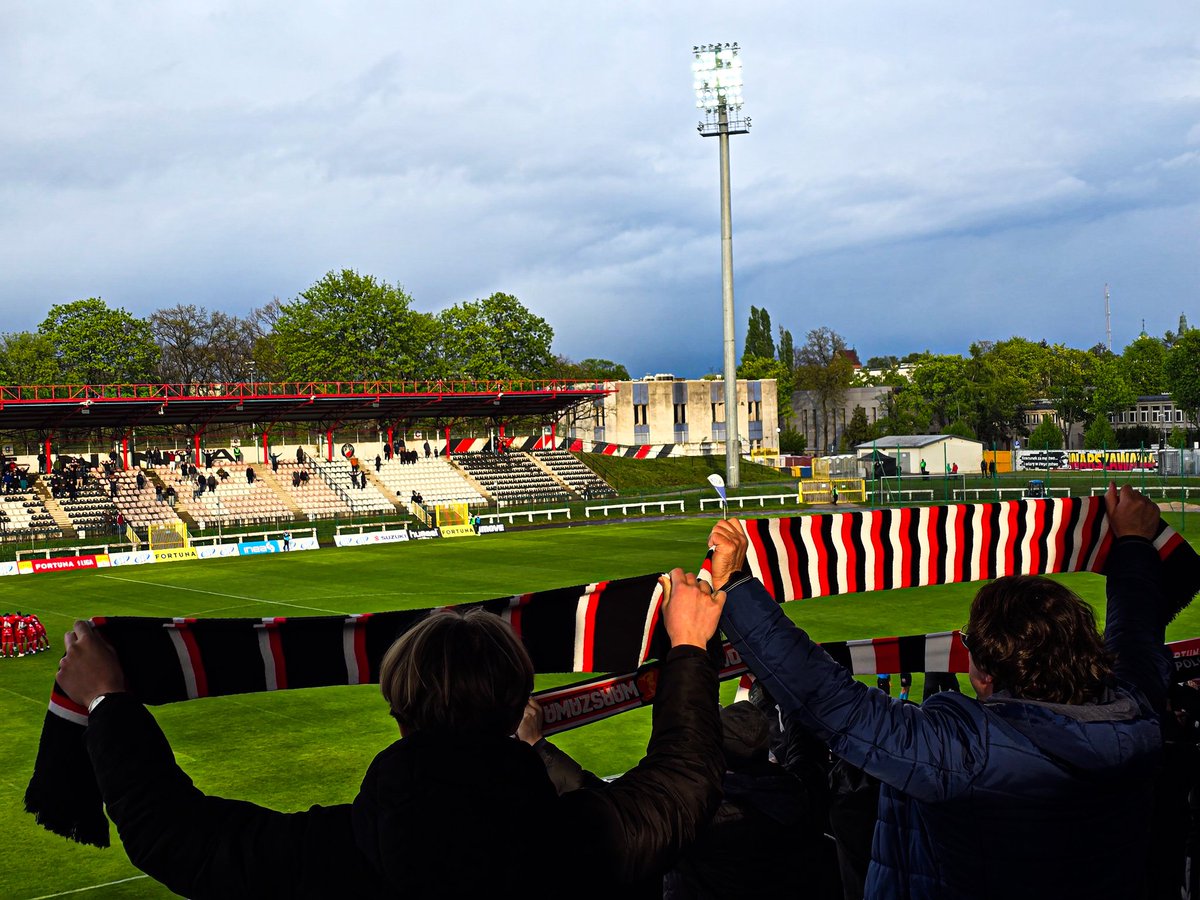 tomoffootball's tweet photo. 19.4.2024
Polonia Warszawa 3-3 Zagłębie Sosnowiec
1.liga🇵🇱⚽️ #POLZAG
Zagłębie showed they still have some fight left even relegation seems certain. Sloppy defending from Polonia almost cost all points but in 2nd half Black Shirts showed character enough to secure point. https://t.co/HQFXlp2mJi