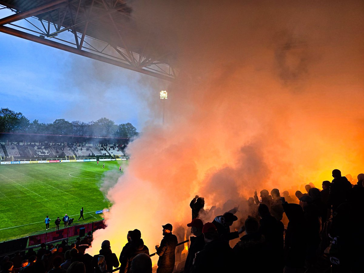 tomoffootball's tweet photo. 19.4.2024
Polonia Warszawa 3-3 Zagłębie Sosnowiec
1.liga🇵🇱⚽️ #POLZAG
Zagłębie showed they still have some fight left even relegation seems certain. Sloppy defending from Polonia almost cost all points but in 2nd half Black Shirts showed character enough to secure point. https://t.co/HQFXlp2mJi