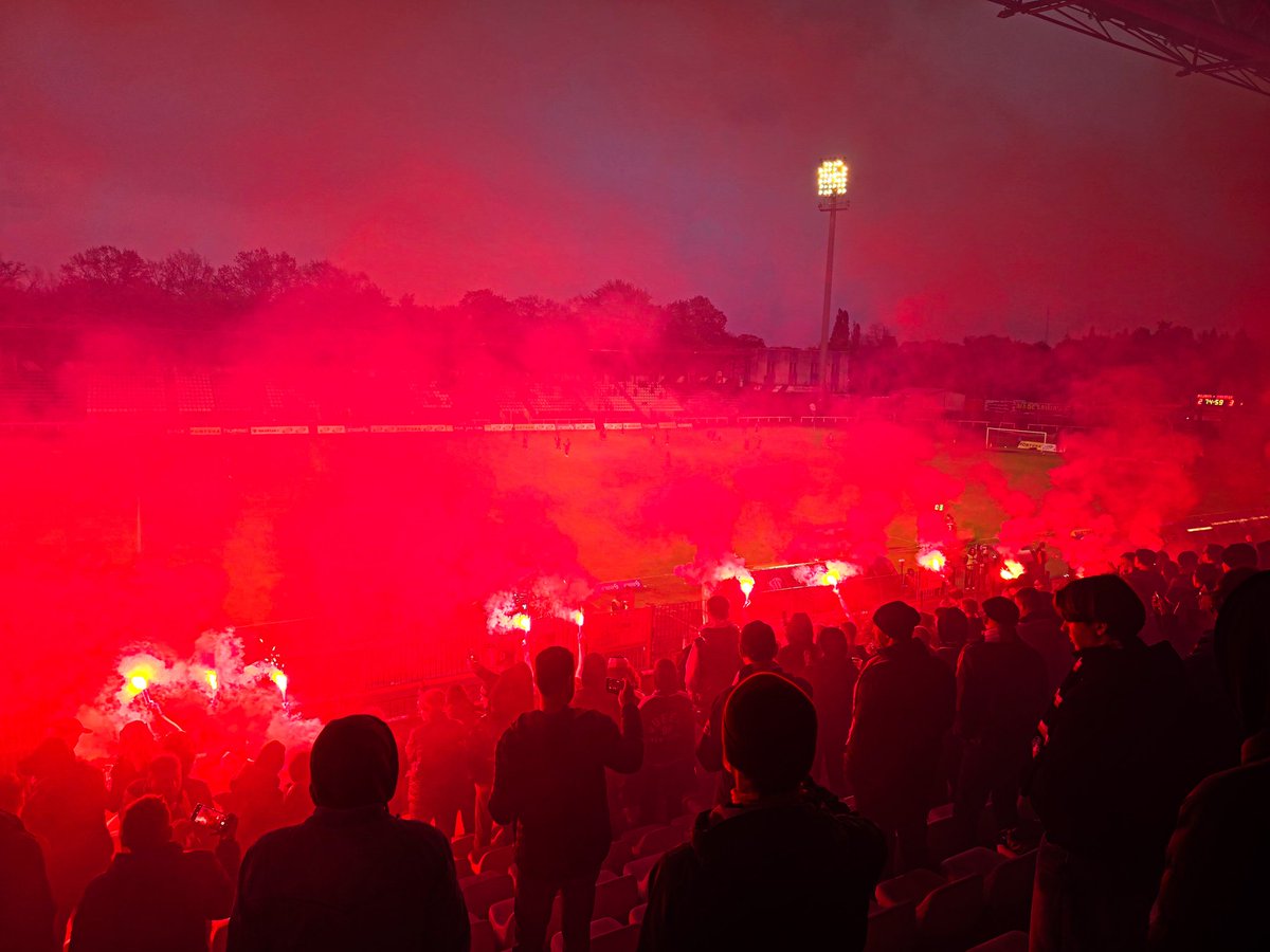 tomoffootball's tweet photo. 19.4.2024
Polonia Warszawa 3-3 Zagłębie Sosnowiec
1.liga🇵🇱⚽️ #POLZAG
Zagłębie showed they still have some fight left even relegation seems certain. Sloppy defending from Polonia almost cost all points but in 2nd half Black Shirts showed character enough to secure point. https://t.co/HQFXlp2mJi