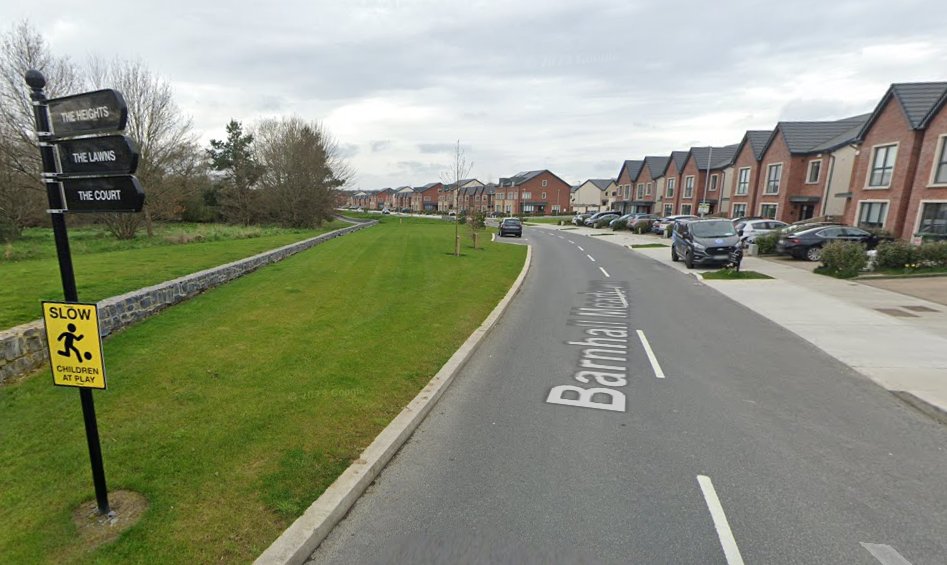 IrishCycle's tweet image. Some good stuff in this estate such as filtered permeability within the estate and into at least some older estates beside it -- great to see.

But having a road where there should be a street, the continuous driveways and all the extra unneeded concrete needed for that. 🤮