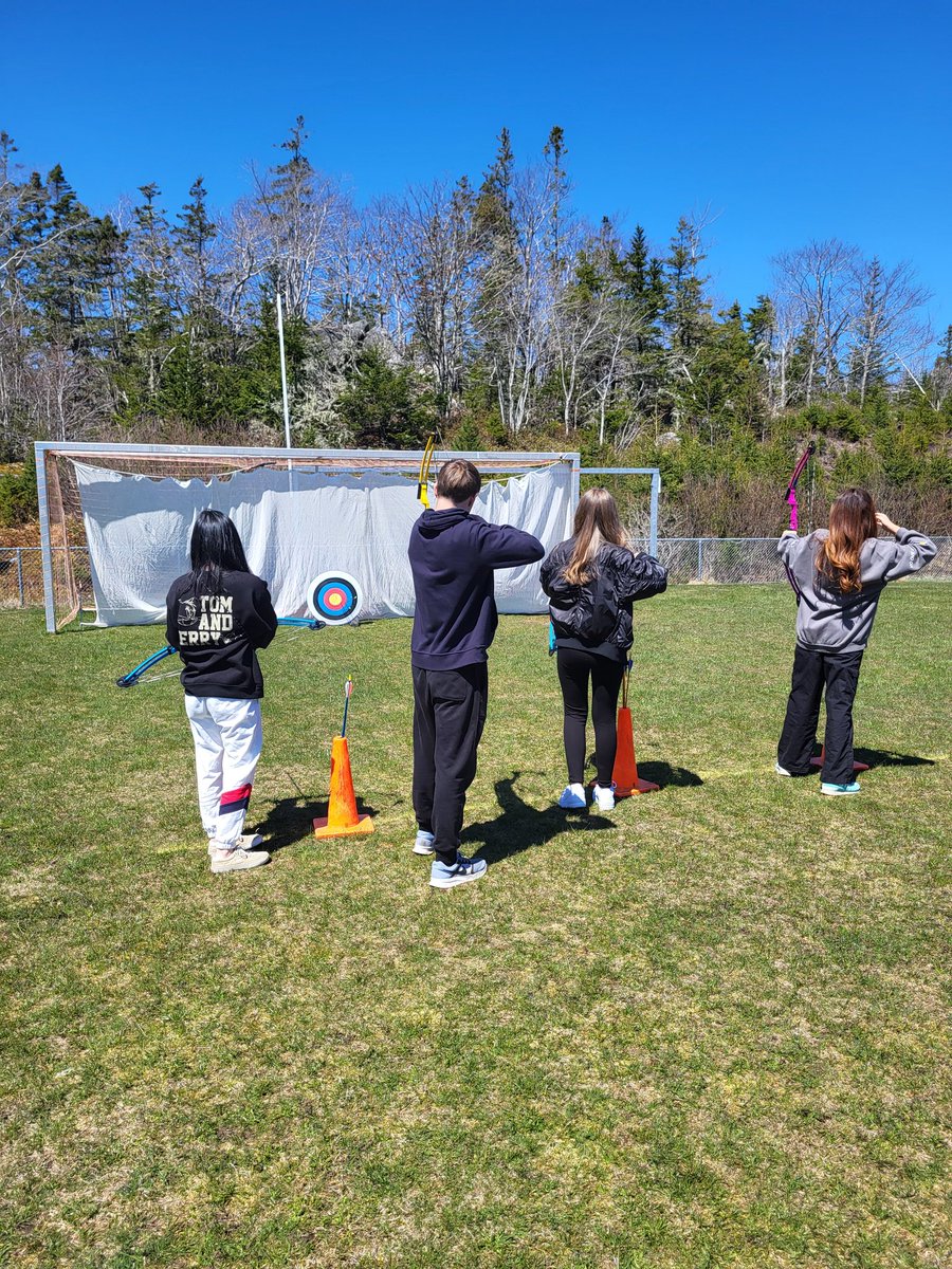 MrHollandBMHS's tweet photo. It was sunny and warm this afternoon, so we took our archery skills outside. A light breeze added a little extra difficulty. #BMHS #TCRCE #archery @naspschools https://t.co/Bl3DbJRfx3