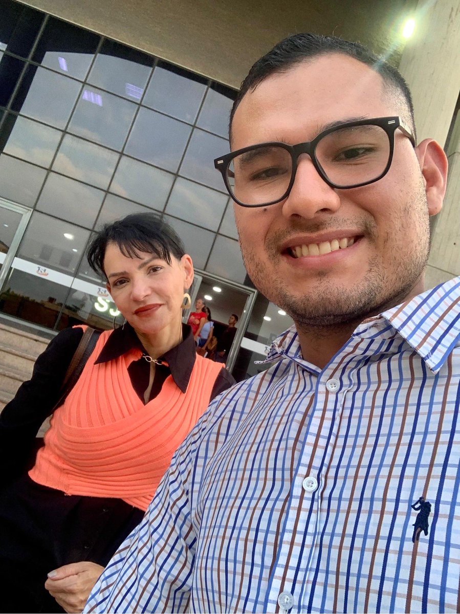 Este par de valientes se lució hoy en audiencia de juicio 

Representamos con fuerza a la víctima indirecta de un Femicidio 

Y realizamos preguntas a los expertos dirigidas a establecer com claridad:

La colección de las evidencias de interés criminalistico y  las experticias